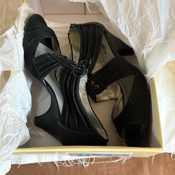 Black Women's Shoes by Coach and Four size 6.5 peep toes - Picture 9 of 11